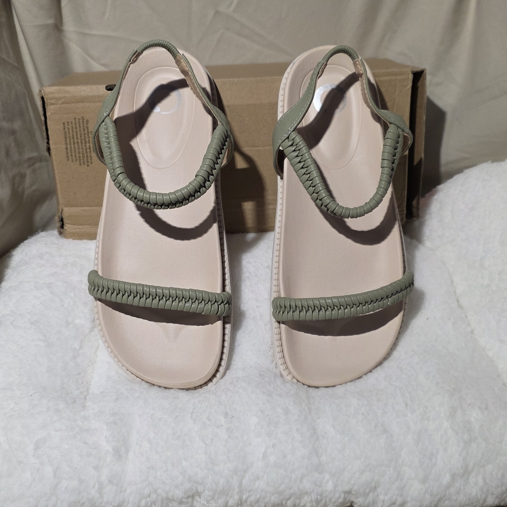 Women’s Green-Strap 7.5 Slingback Sandals